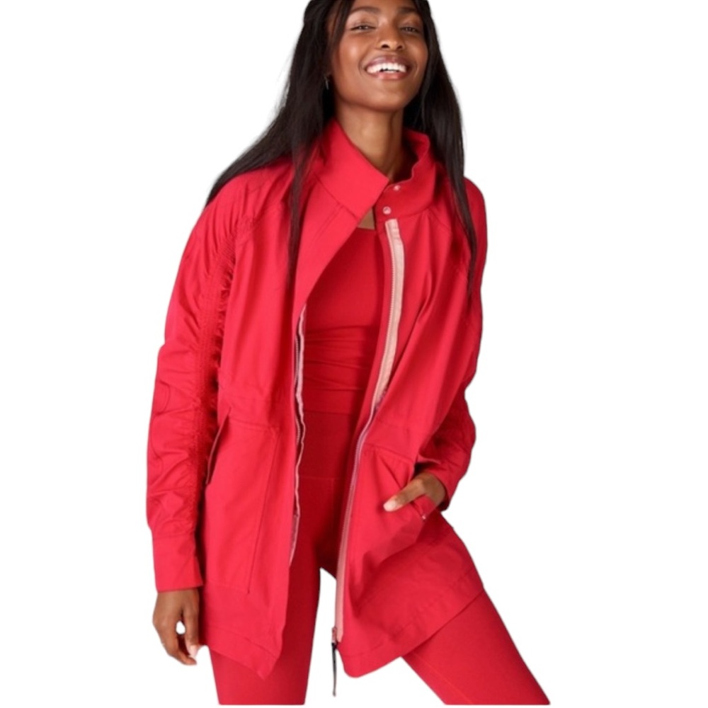 Madelaine Petsch by Fabletics “Giana” Water Resistant Jacket NWT  (C)